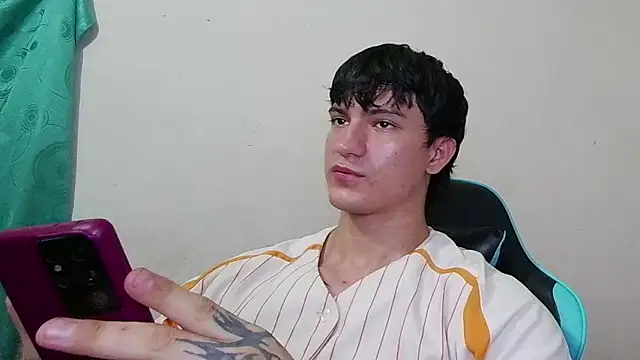 Snapshot of ErickWalton chatting on March 15, 2026, 7:14 am ErickWalton online show from March 15, 2026, 7:14 am