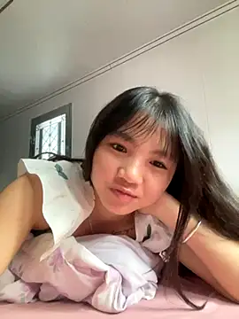 Emlyly-18 online show from September 23, 2025, 2:14 am