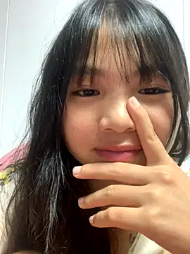 Emlyly-18 online show from September 25, 2025, 3:38 pm