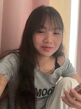 Emlyly-18 online show from September 27, 2025, 6:18 am