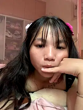 Emlyly-18 online show from October 8, 2025, 12:52 am