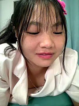 Emlyly-18 online show from October 10, 2025, 4:11 am