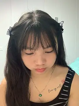 Emlyly-18 online show from October 17, 2025, 4:15 am