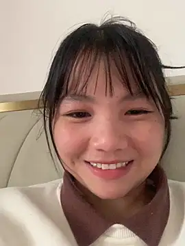 Emlyly-18 online show from October 20, 2025, 7:20 am