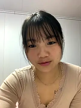 Emlyly-18 online show from November 7, 2025, 3:17 am