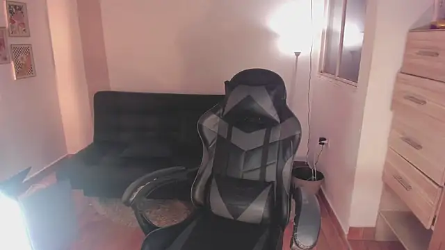 Nikkita Dragon online show from October 31, 2025, 2:23 am