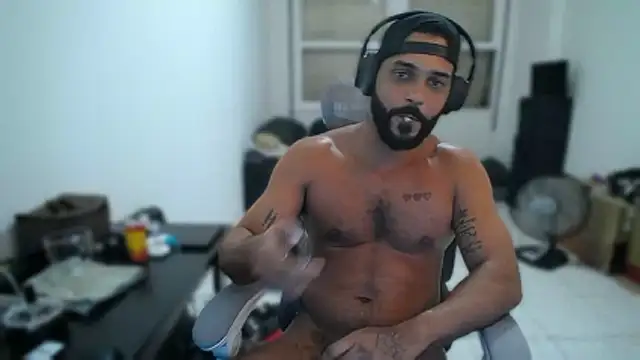 lilwolfbrasil online show from December 13, 2025, 9:42 pm