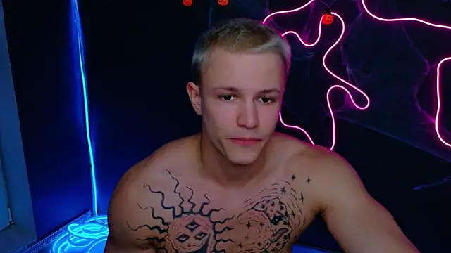 James  Noah online show from October 31, 2025, 11:06 pm