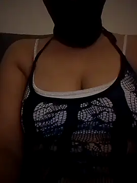 Snapshot of Jolielatina chatting on September 9, 2025, 8:19 pm Jolielatina online show from September 9, 2025, 8:19 pm