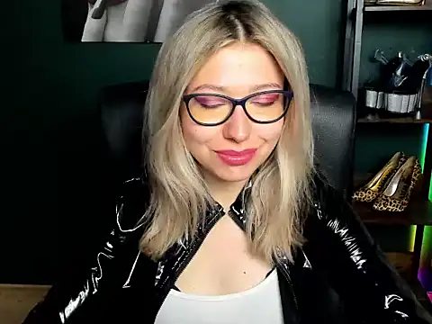 loveHeidi online show from June 15, 2026, 4:36 am