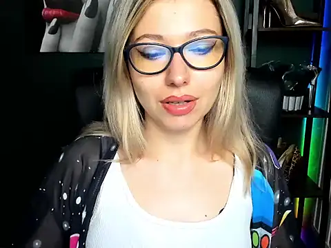 Snapshot of loveHeidi chatting on June 30, 2026, 4:35 am loveHeidi online show from June 30, 2026, 4:35 am