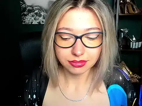 Snapshot of loveHeidi chatting on July 30, 2026, 4:33 am loveHeidi online show from July 30, 2026, 4:33 am