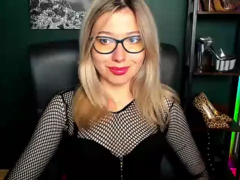 Snapshot of loveHeidi chatting on August 3, 2026, 4:22 am loveHeidi online show from August 3, 2026, 4:22 am