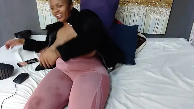 Snapshot of PrettyLisa28 chatting on September 16, 2025, 7:04 pm PrettyLisa28 online show from September 16, 2025, 7:04 pm