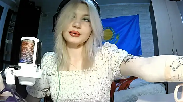 Snapshot of LorrineBurgert chatting on September 16, 2025, 3:02 pm LorrineBurgert online show from September 16, 2025, 3:02 pm