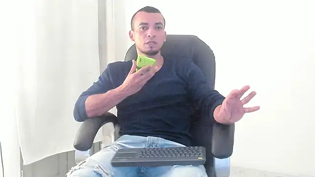 Snapshot of johan_miller0 chatting on November 11, 2025, 11:54 am johan miller0 online show from November 11, 2025, 11:54 am