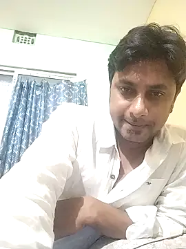 Snapshot of Flybye_0009 chatting on June 10, 2026, 12:48 pm Flybye 0009 online show from June 10, 2026, 12:48 pm