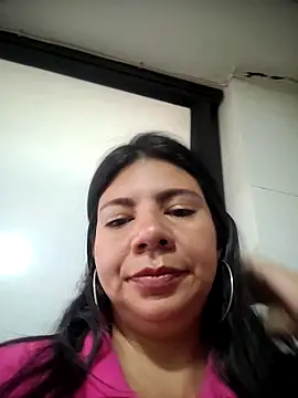 kinky momm online show from April 27, 2026, 5:33 pm