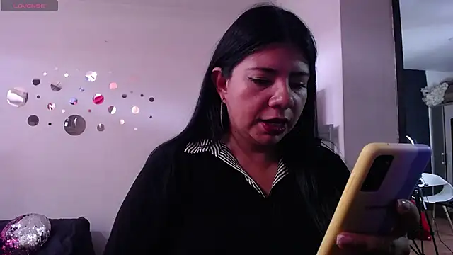 Snapshot of kinky_momm chatting on June 1, 2026, 5:03 pm kinky momm online show from June 1, 2026, 5:03 pm