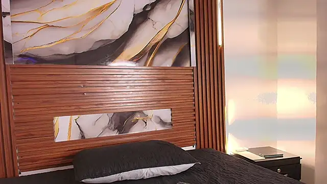 Evelin thompsson online show from October 15, 2025, 3:06 am