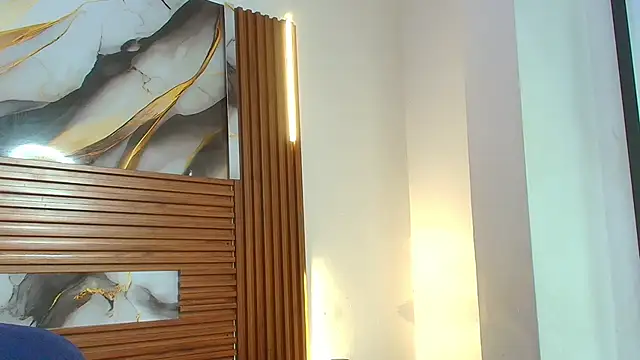 Evelin thompsson online show from November 18, 2025, 3:12 am