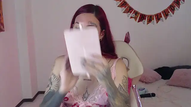 Maddy Vicius19 online show from October 19, 2025, 8:42 pm