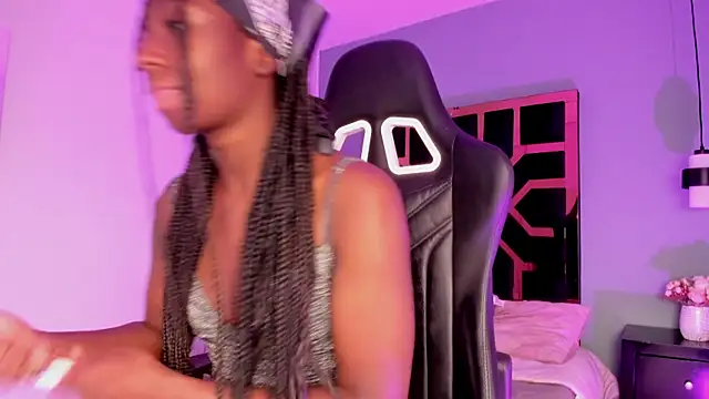 Madison Monroe  online show from September 26, 2025, 11:25 am