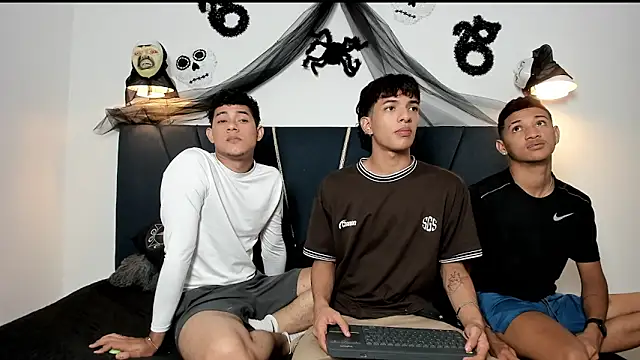 maicol cum23 online show from October 28, 2025, 4:27 am