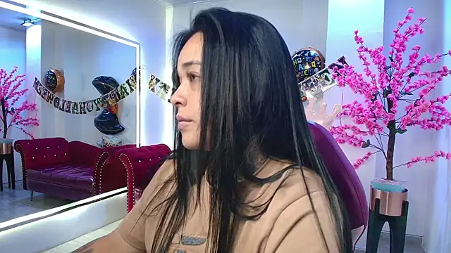 Black roseee online show from October 28, 2025, 3:43 am