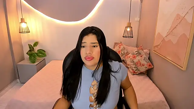 Mia hills  online show from September 13, 2025, 3:28 am