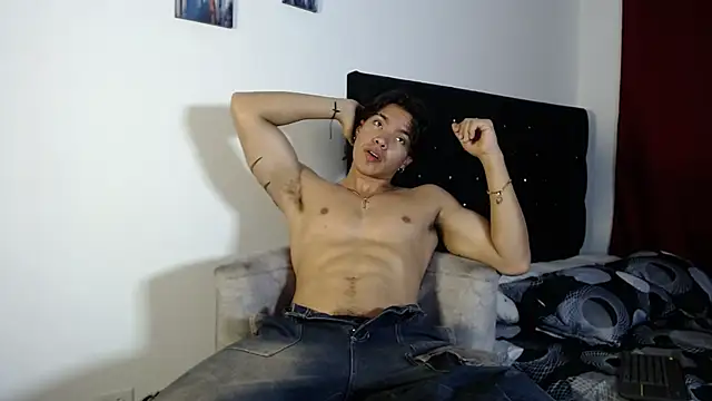 adriel escalante online show from December 22, 2025, 3:25 am