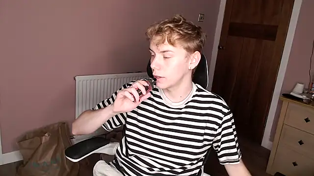 scottishtwink01 online show from September 19, 2025, 5:13 pm