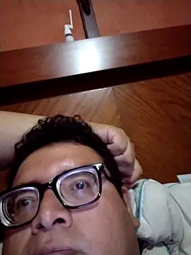 Santiagoqro85 online show from October 9, 2025, 3:26 am