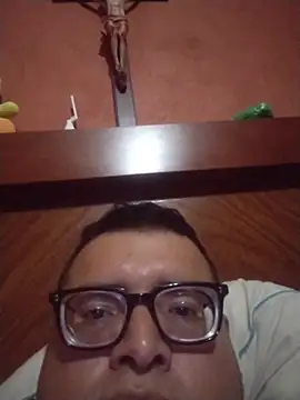 Snapshot of Santiagoqro85 chatting on December 2, 2025, 2:17 am Santiagoqro85 online show from December 2, 2025, 2:17 am