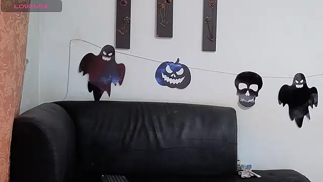 Snapshot of kloe-robert chatting on October 4, 2025, 3:21 pm kloe-robert online show from October 4, 2025, 3:21 pm