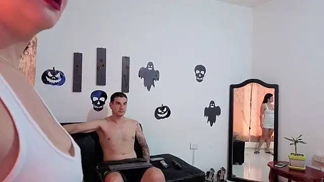 Snapshot of kloe-robert chatting on October 8, 2025, 2:14 pm kloe-robert online show from October 8, 2025, 2:14 pm