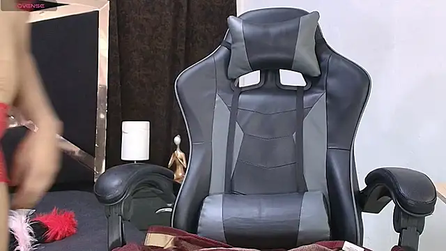 luna brown7 online show from December 17, 2025, 7:03 am