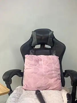 luna brown7 online show from March 28, 2026, 7:52 am