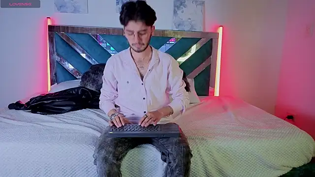 nerd perverse online show from September 20, 2025, 3:18 am
