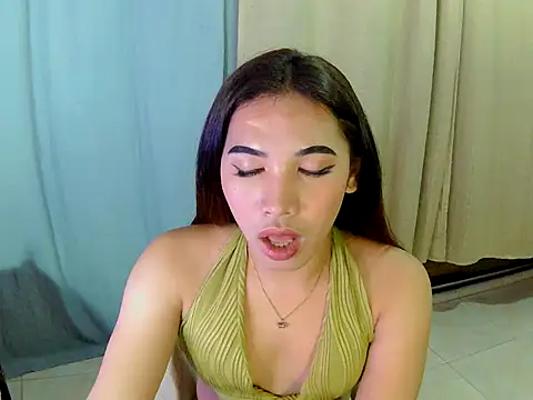 Snapshot of Chen_Lavin chatting on October 13, 2025, 1:55 pm Chen Lavin online show from October 13, 2025, 1:55 pm