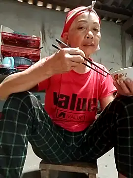 -Xuka-200 online show from October 31, 2025, 4:13 am