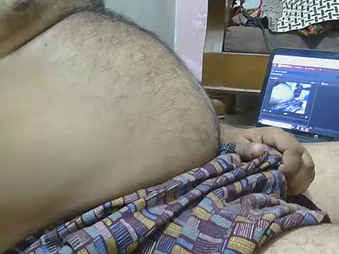 Snapshot of Famit025 chatting on July 30, 2026, 7:13 pm Famit025 online show from July 30, 2026, 7:13 pm