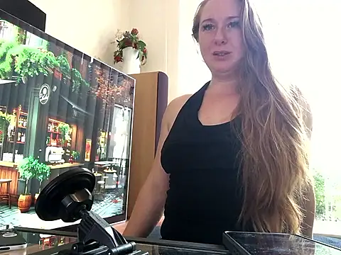 MazySunny online show from October 9, 2025, 7:06 am