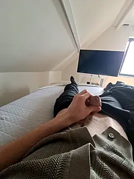 yannickpoma online show from April 17, 2026, 1:47 pm