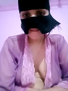 ayamohamedAbozeed online show from October 15, 2025, 2:28 pm