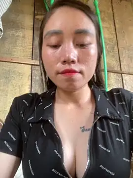 chipp-bong online show from April 18, 2026, 3:43 am