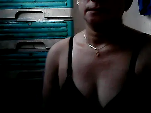 Snapshot of yoursPinayMama1682 chatting on October 19, 2025, 11:27 pm yoursPinayMama1682 online show from October 19, 2025, 11:27 pm