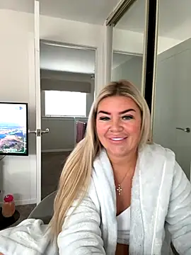 EmilyKingg online show from September 19, 2025, 7:43 am