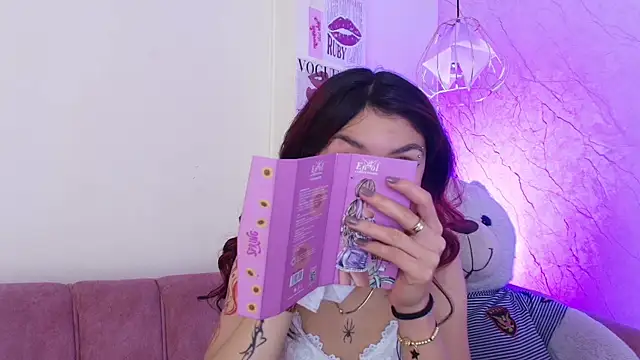 april bennett online show from October 18, 2025, 1:01 pm