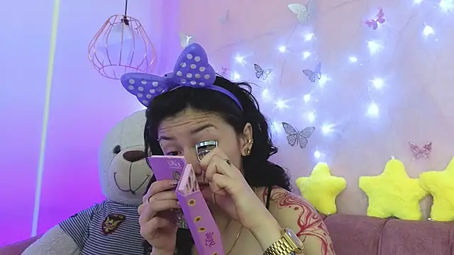 april bennett online show from November 28, 2025, 12:41 pm